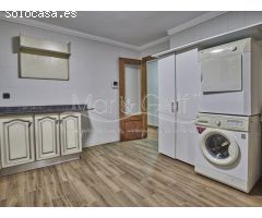 Chalet en Venta con Gran Parcela Ajardinada y Piscina Privada en Cabo de las