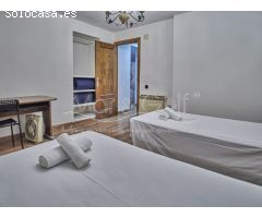 Chalet en Venta con Gran Parcela Ajardinada y Piscina Privada en Cabo de las