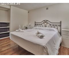 Chalet en Venta con Gran Parcela Ajardinada y Piscina Privada en Cabo de las