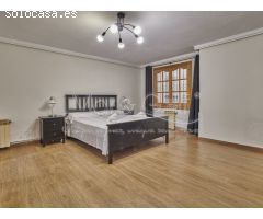 Chalet en Venta con Gran Parcela Ajardinada y Piscina Privada en Cabo de las