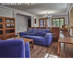 Chalet en Venta con Gran Parcela Ajardinada y Piscina Privada en Cabo de las