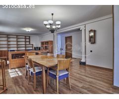 Chalet en Venta con Gran Parcela Ajardinada y Piscina Privada en Cabo de las