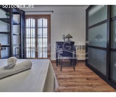 Chalet en Venta con Gran Parcela Ajardinada y Piscina Privada en Cabo de las