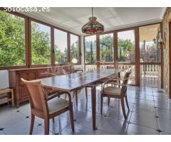 Chalet en Venta con Gran Parcela Ajardinada y Piscina Privada en Cabo de las
