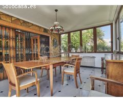 Chalet en Venta con Gran Parcela Ajardinada y Piscina Privada en Cabo de las