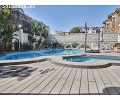 Chalet en Venta con Gran Parcela Ajardinada y Piscina Privada en Cabo de las