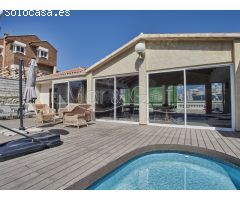 Chalet en Venta con Gran Parcela Ajardinada y Piscina Privada en Cabo de las