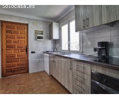 Chalet en Venta con Gran Parcela Ajardinada y Piscina Privada en Cabo de las