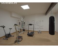 Chalet en Venta con Gran Parcela Ajardinada y Piscina Privada en Cabo de las