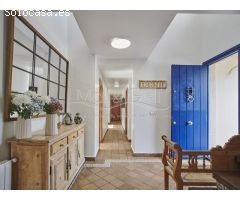Gran chalet independiente estilo mediterráneo en venta en vistahermosa