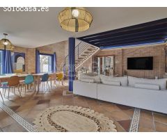 Gran chalet independiente estilo mediterráneo en venta en vistahermosa