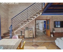 Gran chalet independiente estilo mediterráneo en venta en vistahermosa
