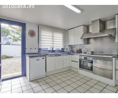 Gran chalet independiente estilo mediterráneo en venta en vistahermosa