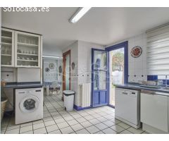 Gran chalet independiente estilo mediterráneo en venta en vistahermosa