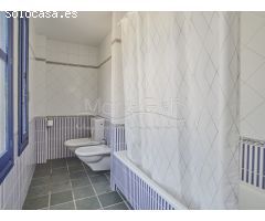 Gran chalet independiente estilo mediterráneo en venta en vistahermosa