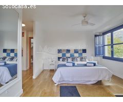 Gran chalet independiente estilo mediterráneo en venta en vistahermosa