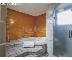 Gran chalet independiente estilo mediterráneo en venta en vistahermosa
