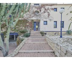 Gran chalet independiente estilo mediterráneo en venta en vistahermosa