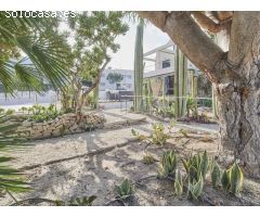 Gran chalet independiente estilo mediterráneo en venta en vistahermosa