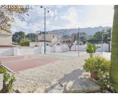 Gran chalet independiente estilo mediterráneo en venta en vistahermosa