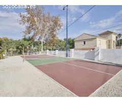 Gran chalet independiente estilo mediterráneo en venta en vistahermosa