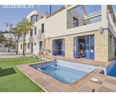 Gran chalet independiente estilo mediterráneo en venta en vistahermosa