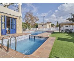 Gran chalet independiente estilo mediterráneo en venta en vistahermosa
