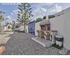Gran chalet independiente estilo mediterráneo en venta en vistahermosa