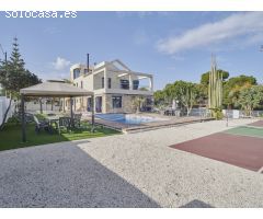Gran chalet independiente estilo mediterráneo en venta en vistahermosa