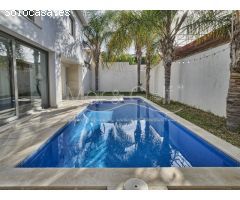 Chalet de Estilo Minimalista en Alquiler con Piscina Junto a La Calita en Cabo