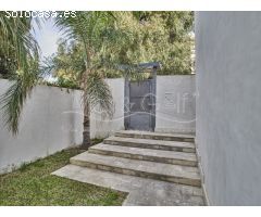 Chalet de Estilo Minimalista en Alquiler con Piscina Junto a La Calita en Cabo