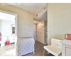 Bonito y moderno piso en venta con vistas al mar en playa Muchavista