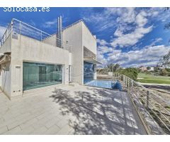 Chalet en Venta en Primera Línea de Alicante Golf