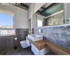 Exclusivo Ático en Venta con Vistas al Mar en Playa del Postiguet, Alicante