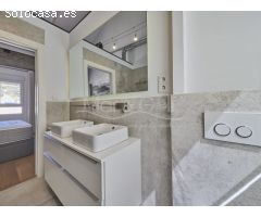 Exclusivo Ático en Venta con Vistas al Mar en Playa del Postiguet, Alicante