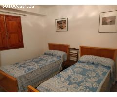 OPORTUNIDAD, CASA DE PUEBLO CÉNTRICA EN RIBIELOS DE MORA