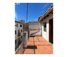 OPORTUNIDAD, CASA DE PUEBLO CÉNTRICA EN RIBIELOS DE MORA