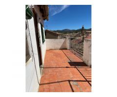 OPORTUNIDAD, CASA DE PUEBLO CÉNTRICA EN RIBIELOS DE MORA
