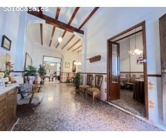 Casa chaflán, totalmente esquinera muy luminosa y con buena orientación con una