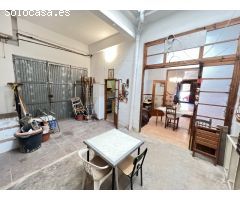 Casa chaflán, totalmente esquinera muy luminosa y con buena orientación con una