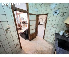 Casa chaflán, totalmente esquinera muy luminosa y con buena orientación con una