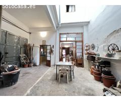 Casa chaflán, totalmente esquinera muy luminosa y con buena orientación con una