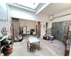 Casa chaflán, totalmente esquinera muy luminosa y con buena orientación con una
