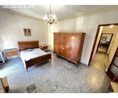 Casa chaflán, totalmente esquinera muy luminosa y con buena orientación con una