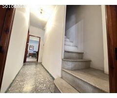Casa chaflán, totalmente esquinera muy luminosa y con buena orientación con una