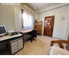 Casa chaflán, totalmente esquinera muy luminosa y con buena orientación con una