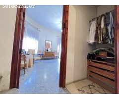 Casa chaflán, totalmente esquinera muy luminosa y con buena orientación con una