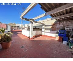 Casa chaflán, totalmente esquinera muy luminosa y con buena orientación con una