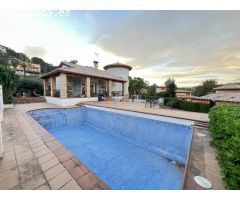 Excelente y exclusivo chalet seminuevo en la urbanización Santa Marina en la