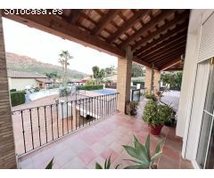 Excelente y exclusivo chalet seminuevo en la urbanización Santa Marina en la
